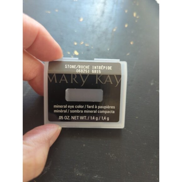 Mary Kay ~ Magnetic case Mineral Eye Shadow ~ Stone 068251 - Picture 1 of 2